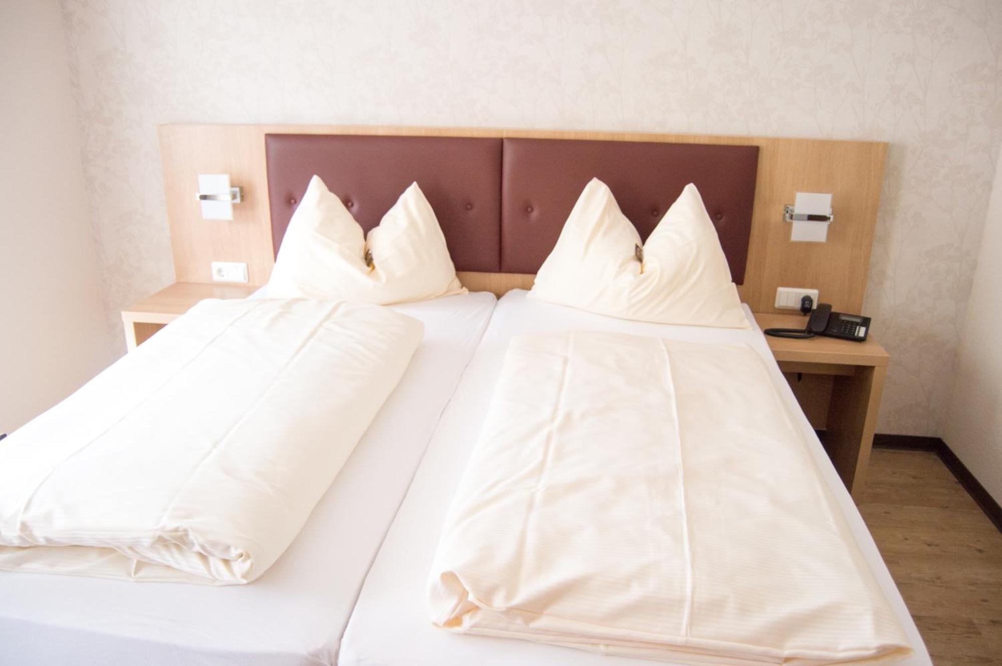 Hotel Restaurant Zum Schwan Mettlach Oda fotoğraf